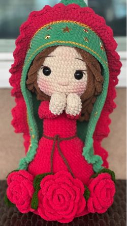 Hand crocheting Virgin Mary