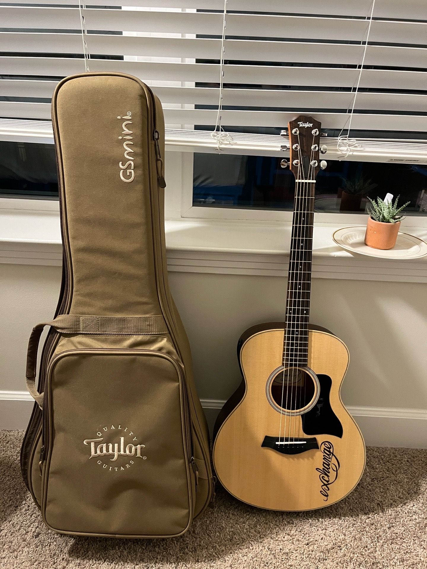 Taylor GS Mini-e Rosewood LIMITED EDITION 3-band EQ with Tuner