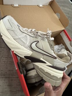 New Women’s Nike