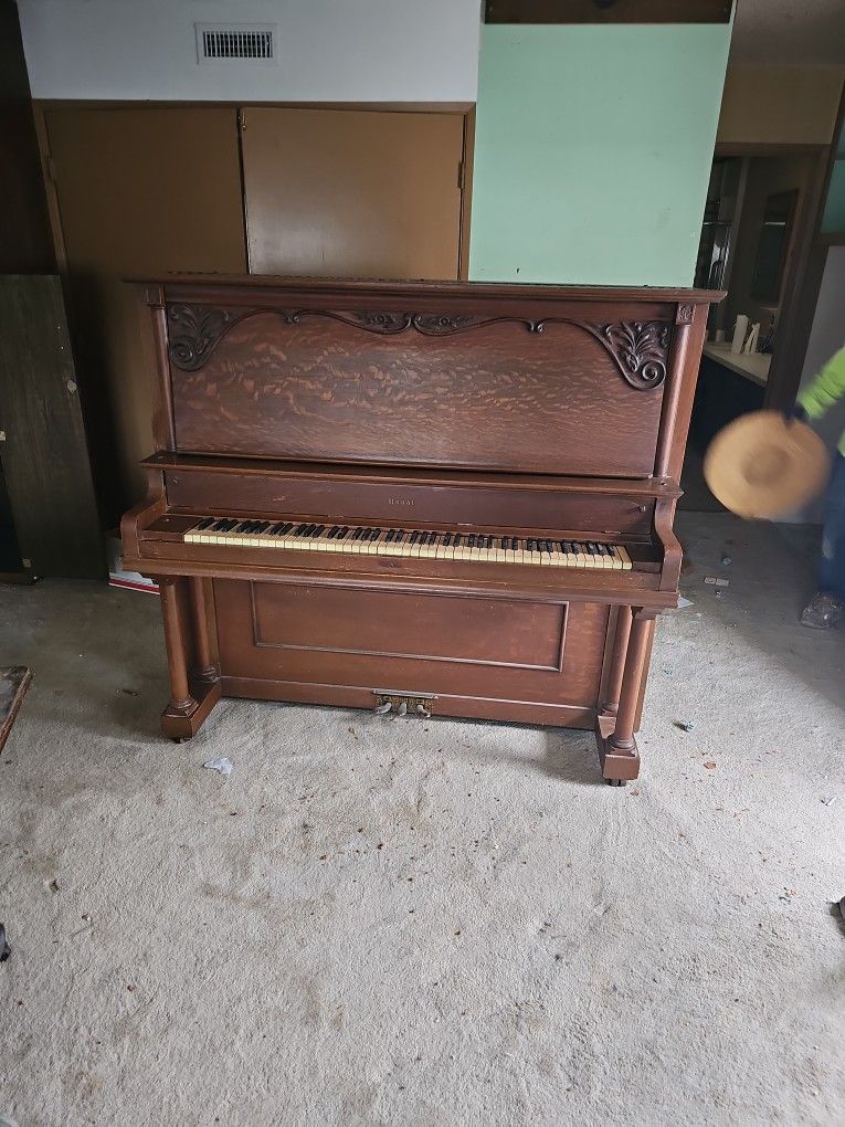 Royal Cincinnati Piano