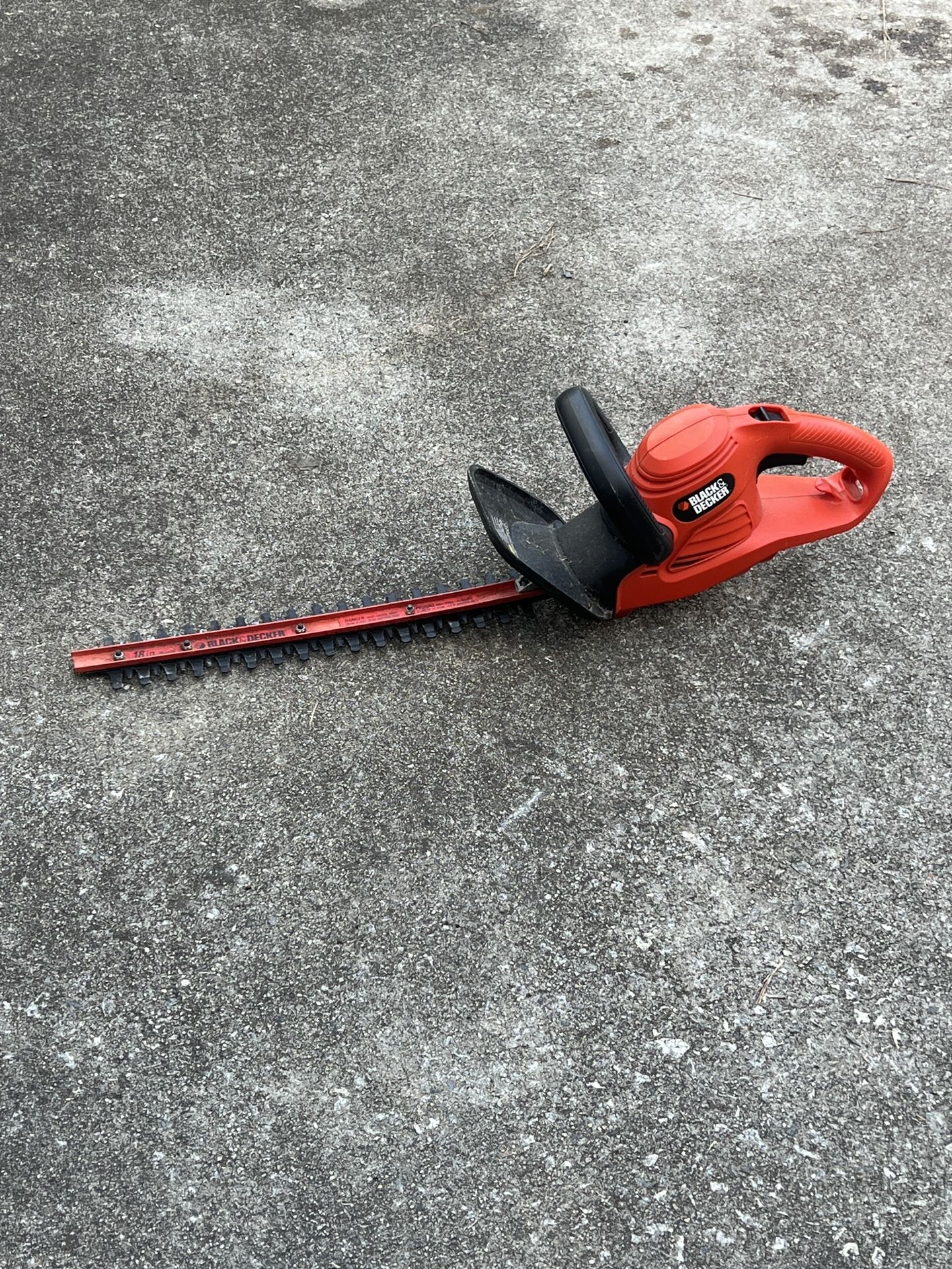 Black And Decker 18” Electric Hedge Trimmer