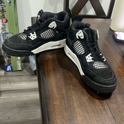 Jordan Black Thunders Size 4.5 Youth 