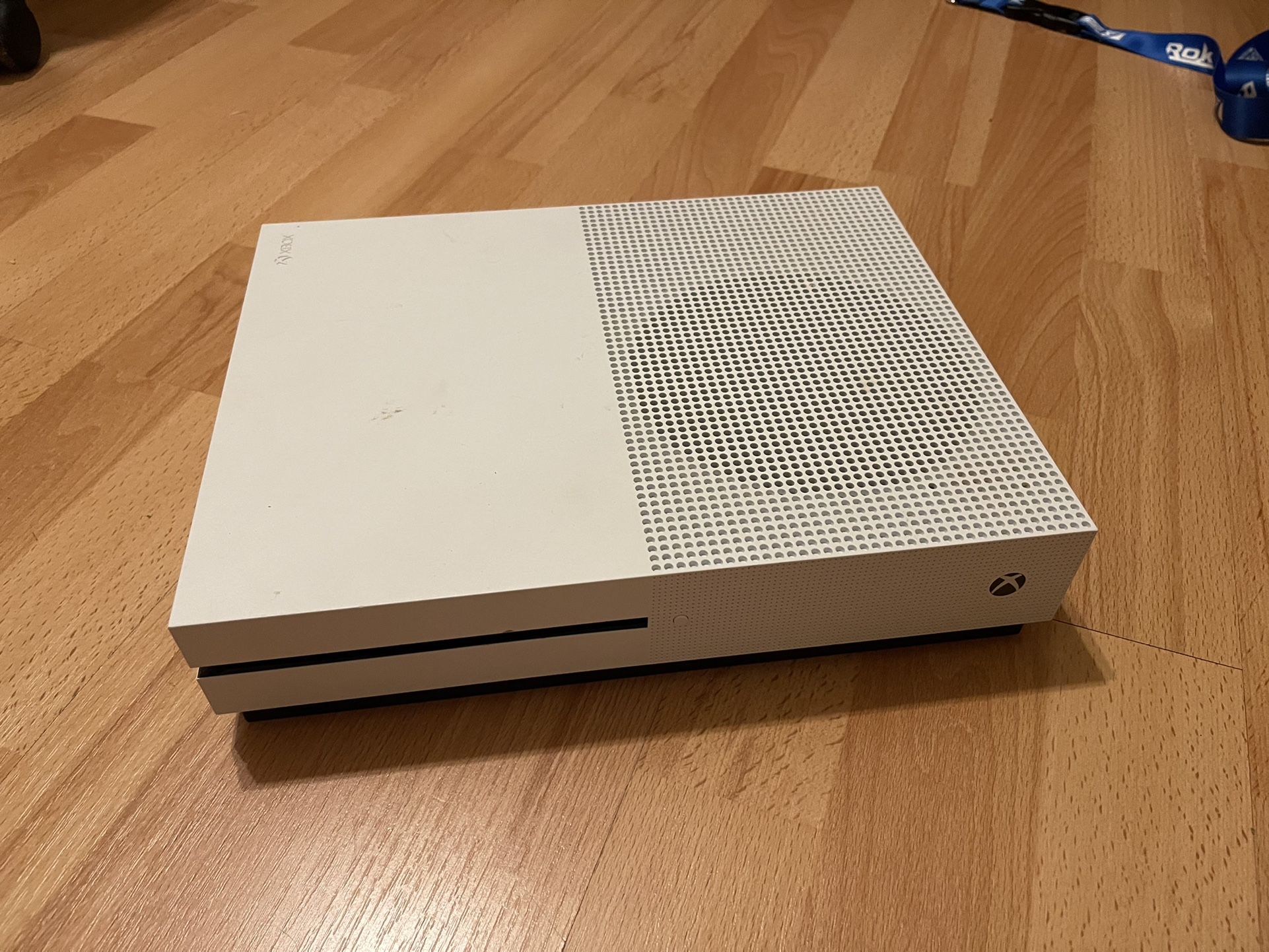 Xbox One S 1TB with and Turtle Beach Headset