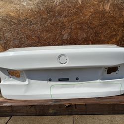 2017 - 2022 BMW 530 i TRUNK LID