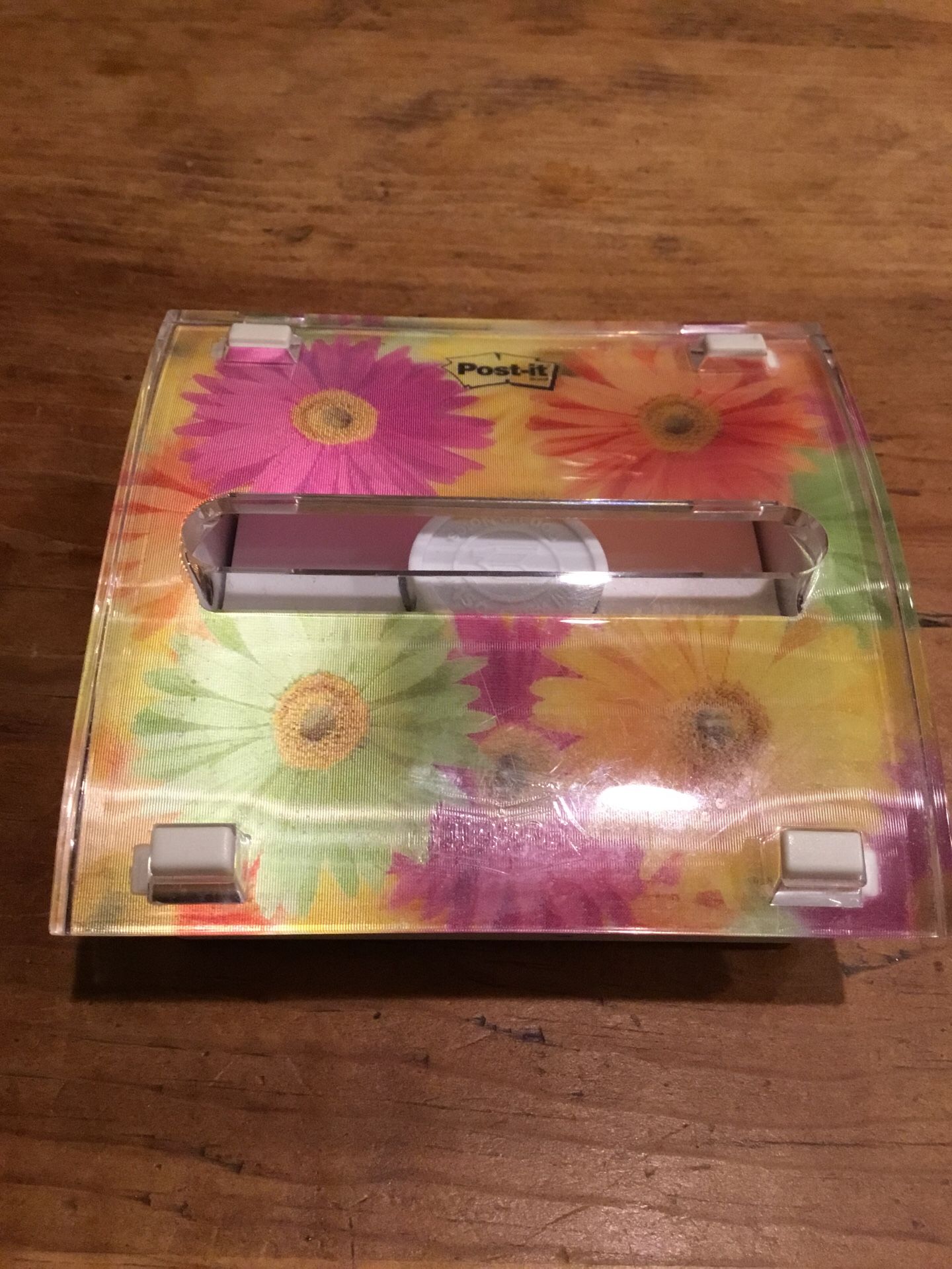 Post it dispenser uses 3 by 3 post it’s very heavy and very decorative.