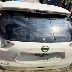 2015 Nissan Rogue Tailgate