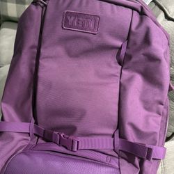 Gently Used yet 27L Backpack!!