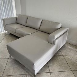 City Furniture sectional right chase sofa