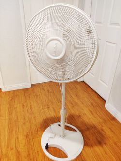 Lasko 16 Oscillating 3 speed Pedestal Fan, S16200, White - Never Used for  Sale in Monterey Park, CA - OfferUp
