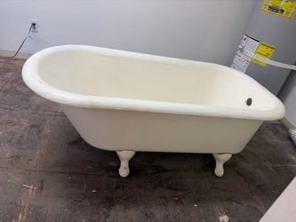 Classic cast iron clawfoot tub