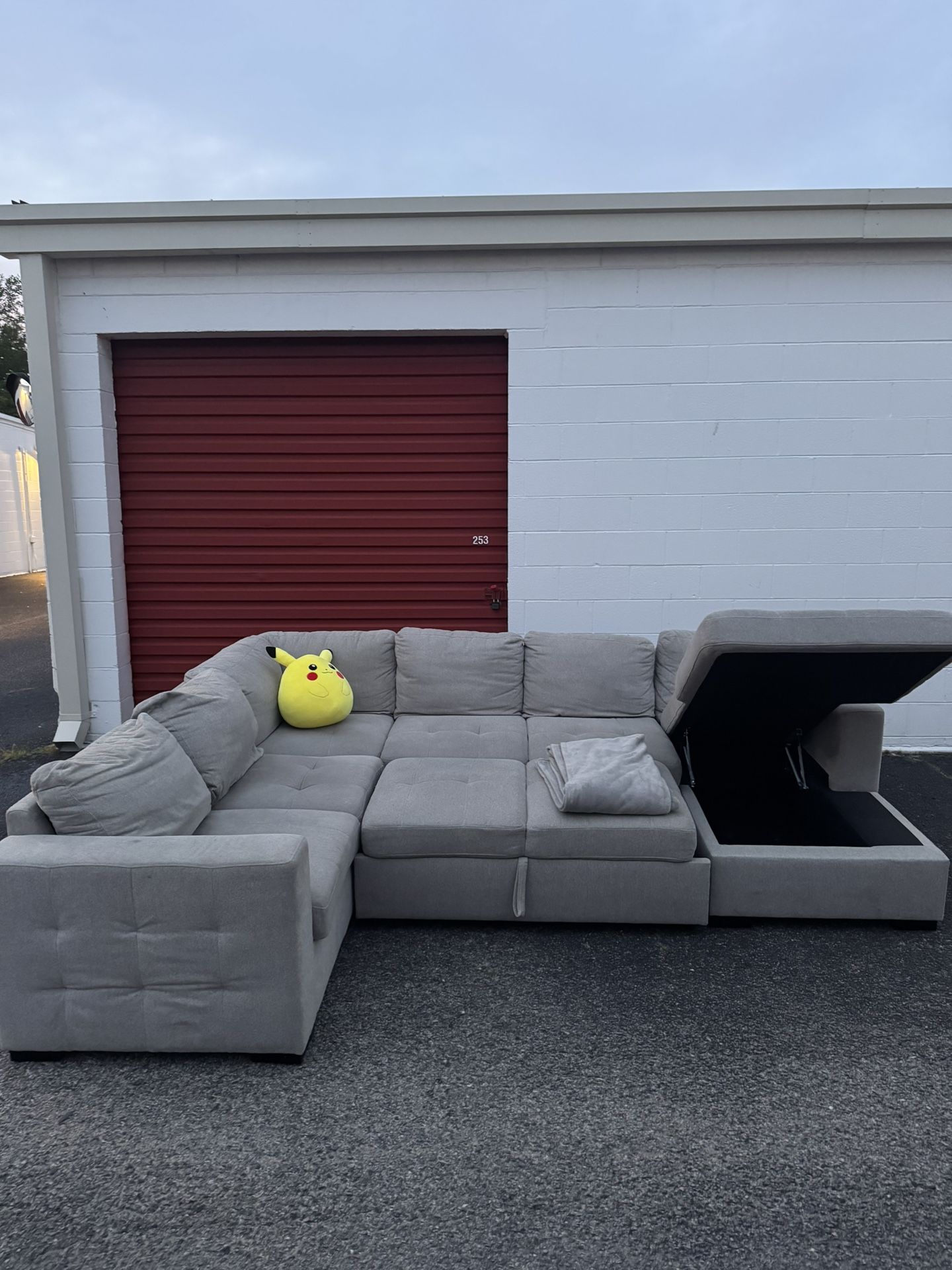 Gray Sectional W pullout and Storage Chaise