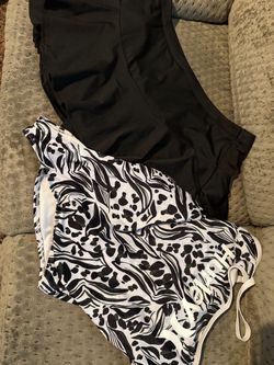 Size 2x Hurley one piece with added bottom set is $20
