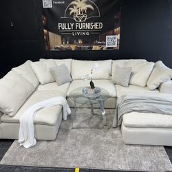 Sectional/Couch/sofa,White,Leather, Brand: Restoration Hardware, size: 88x122x88, Delivery available