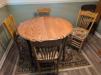 Round Oak dining table