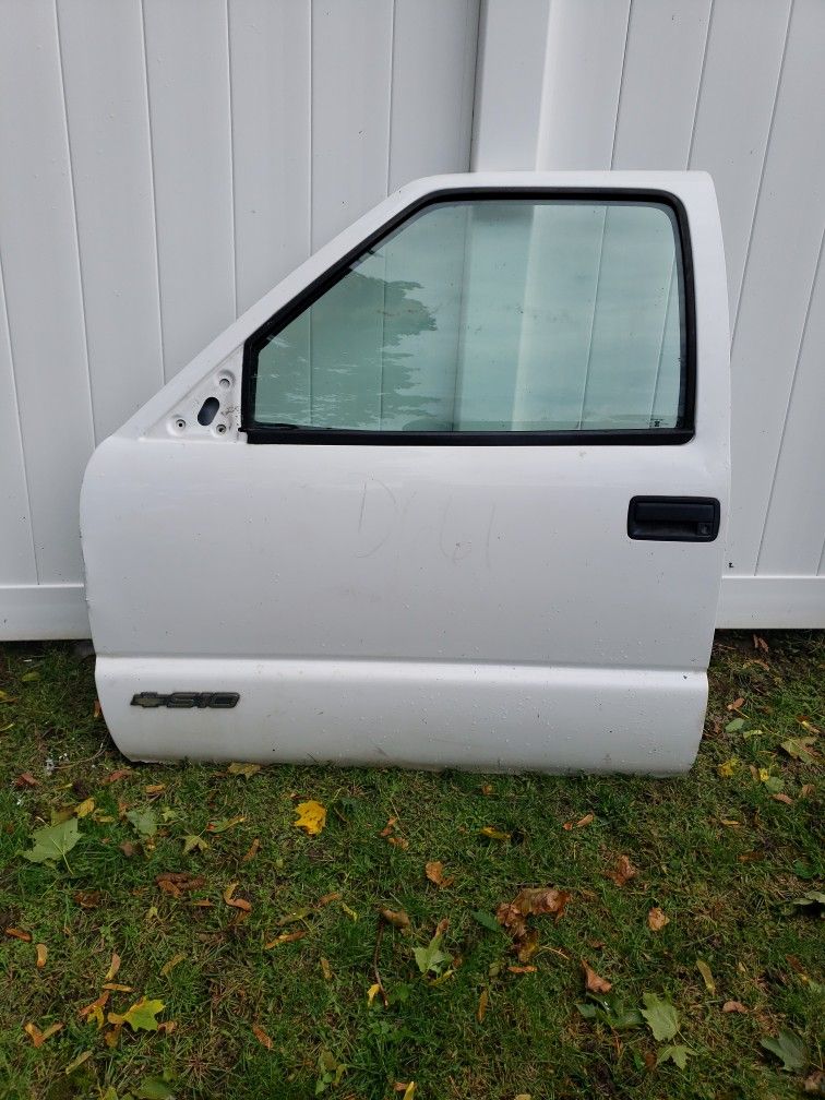 Chevy S10 Pickup Drivers Door (98-05)