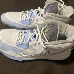 Nike Kyrie Irving Size 14 Basketball Shoes