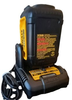 DeWalt 40V MAX Lithium-Ion Battery Bundle — DCB404 4.0Ah plus DCB407 7.5Ah with DCB114 Charger