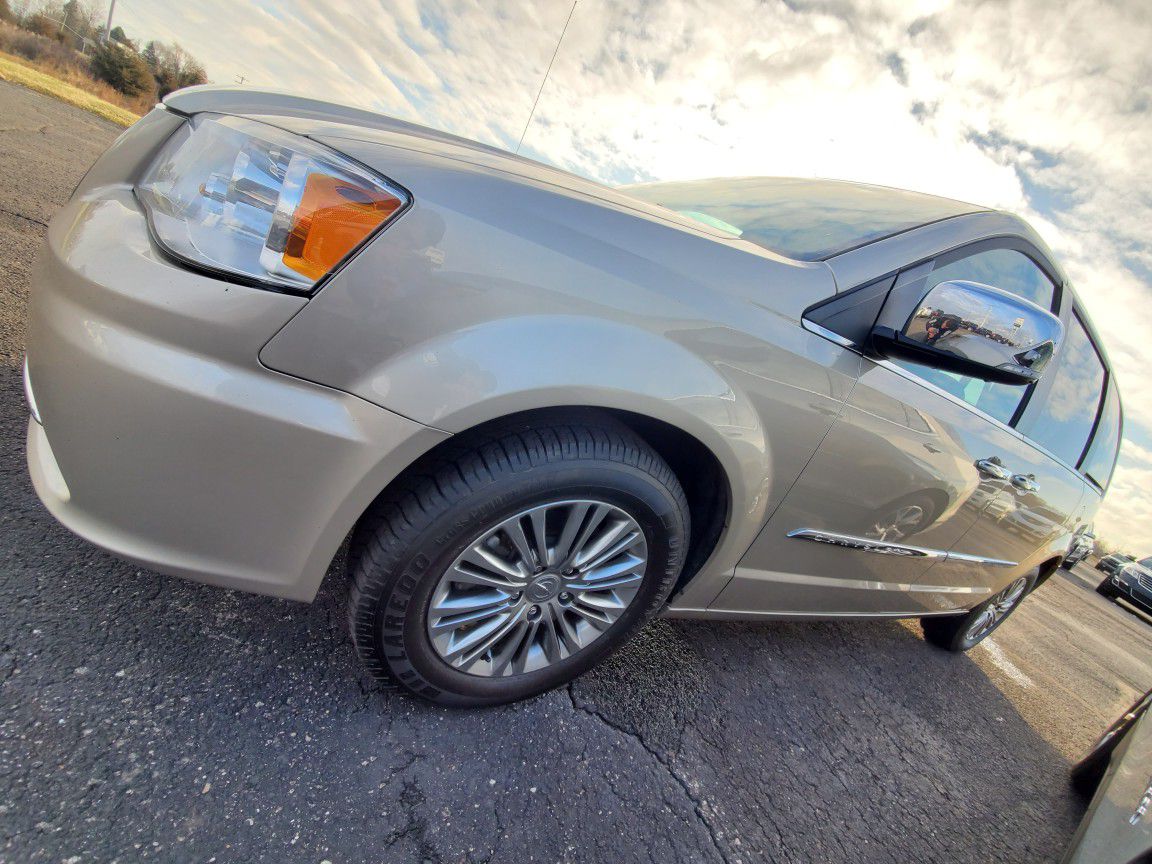 2014 Chrysler Town & Country