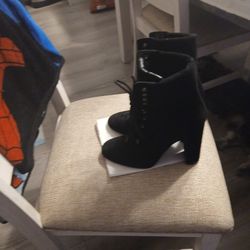 Women's Heeled Boots Size 9.5
