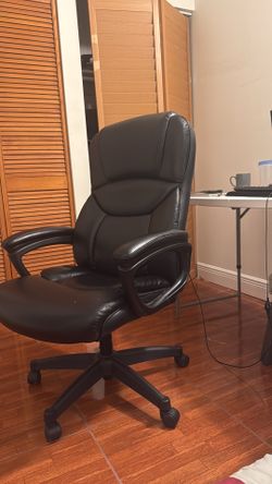 Cozy comfort chair with a free table