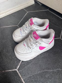 Toddler Nike shoes size 6