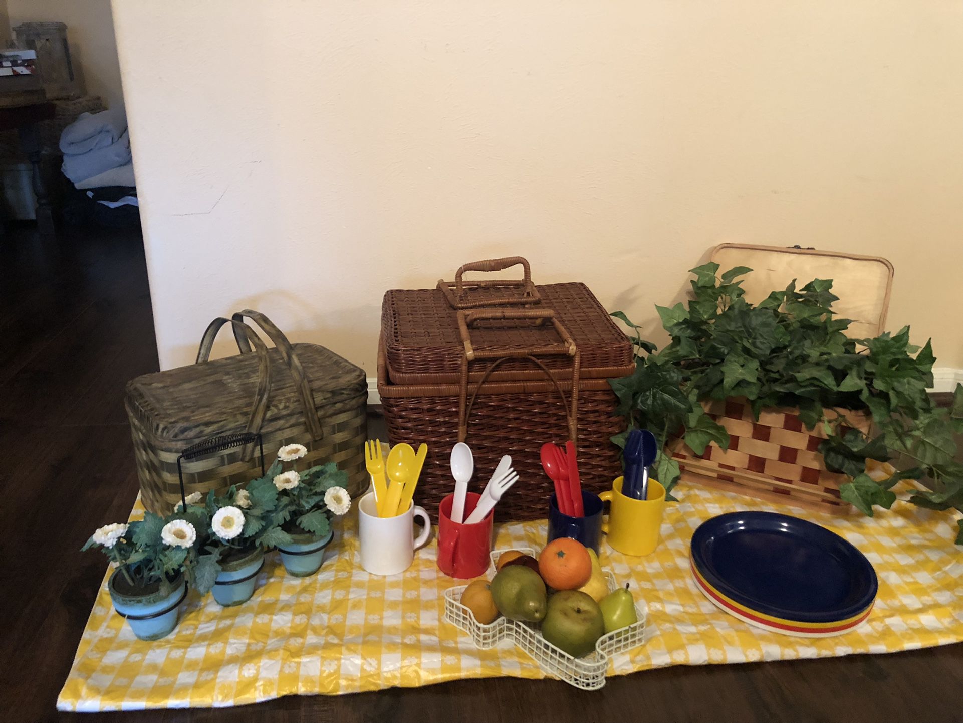 Picnic Baskets And More 