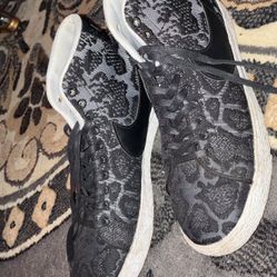 Nike Blazer Mid '77 lace-pattern hi-top sneakers