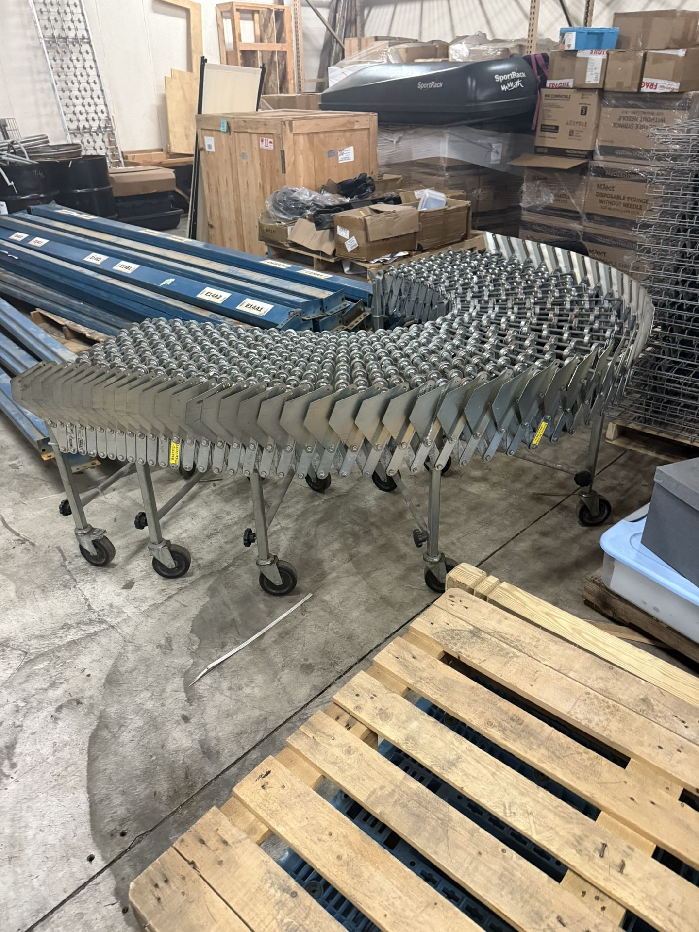 Nestaflex 226 - Flexible Steel Skate Wheel Conveyor