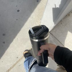 Stanley (It’s Broken On The Top,lil Scratches)
