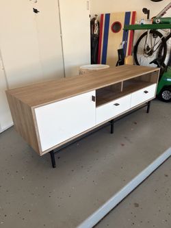 Modern TV Stand / Media Console – Anda Norr Collection (Model 422051)
