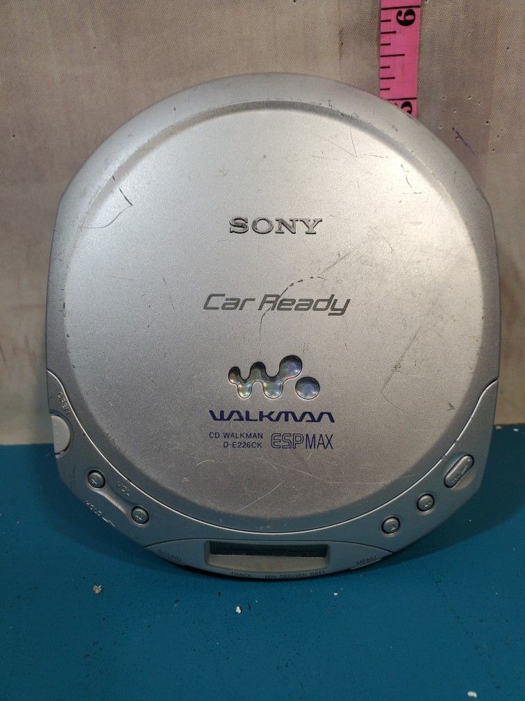 @CHV. SONY WALKMAN CD PLAYER DE226CK FOR PARTS OR REPAIR