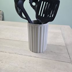 Set of 6 Silicon Utensils with Vase & Lid