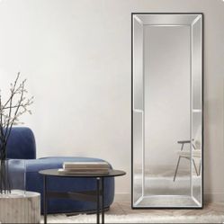 Olivia
Beveled
Glass Floor
Mirror