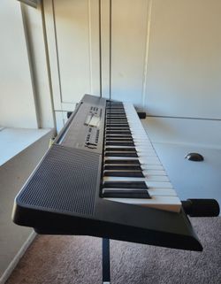 Casio piano, keyboard, 61 keys, midi, batteries included, lighted keys, portable, 7 lbs