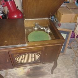 Brunswick  Vintage Record Player 