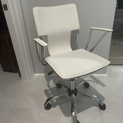 White Office Chair In Very Nice Condition. Can Be Seen In Jupiter.. Desk 