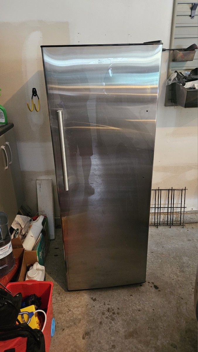 Freezer, 11 cubic feet