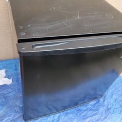 Mini Fridge Working Good