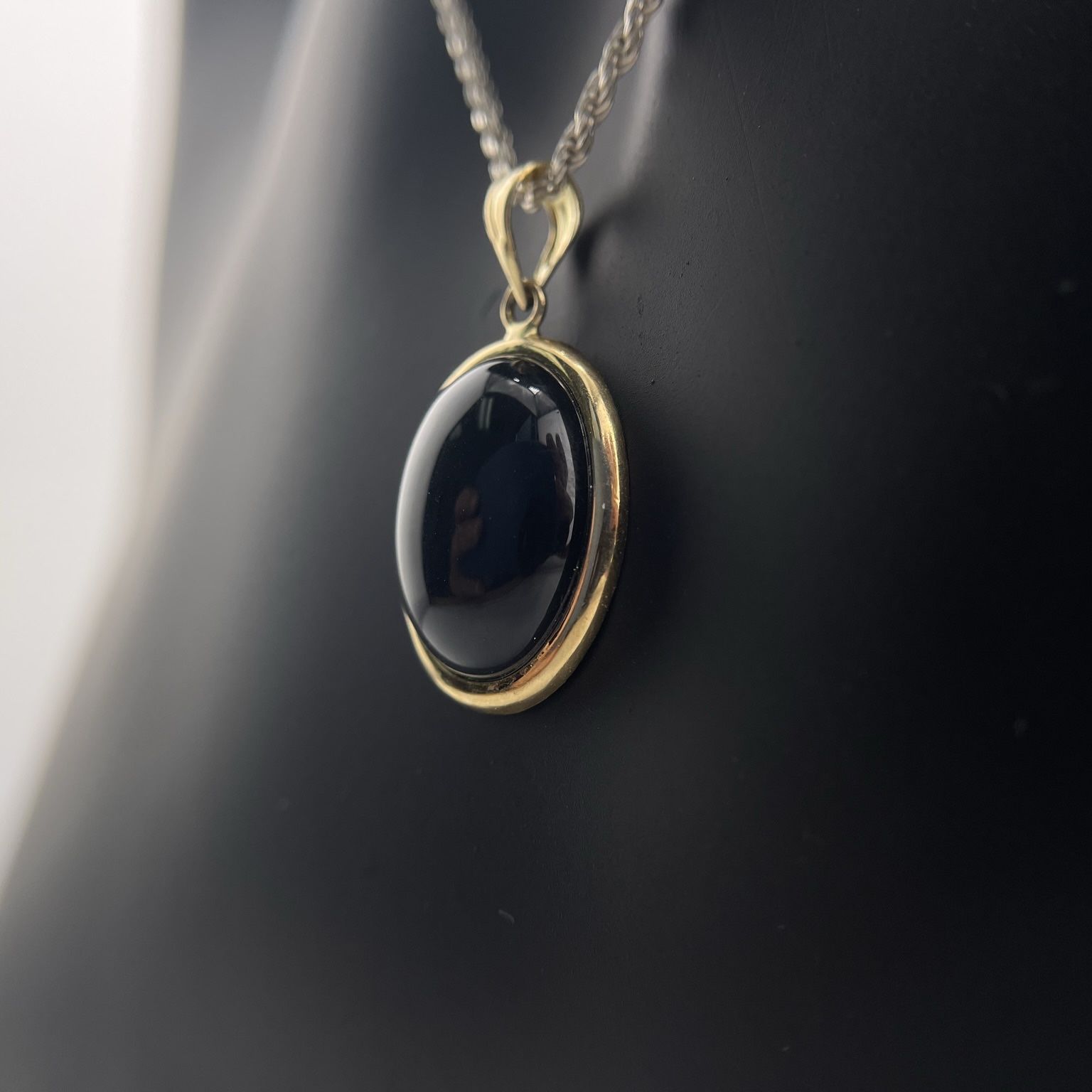 14k Yellow Gold Pendant With Black Onyx 