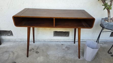 Console entrance table
