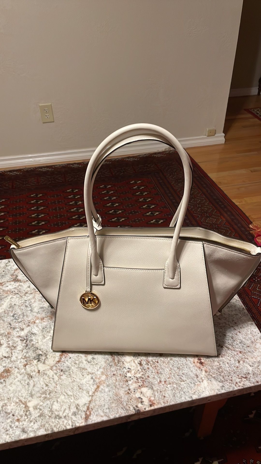 Michael Kors Hand Bag Brand New With Tag