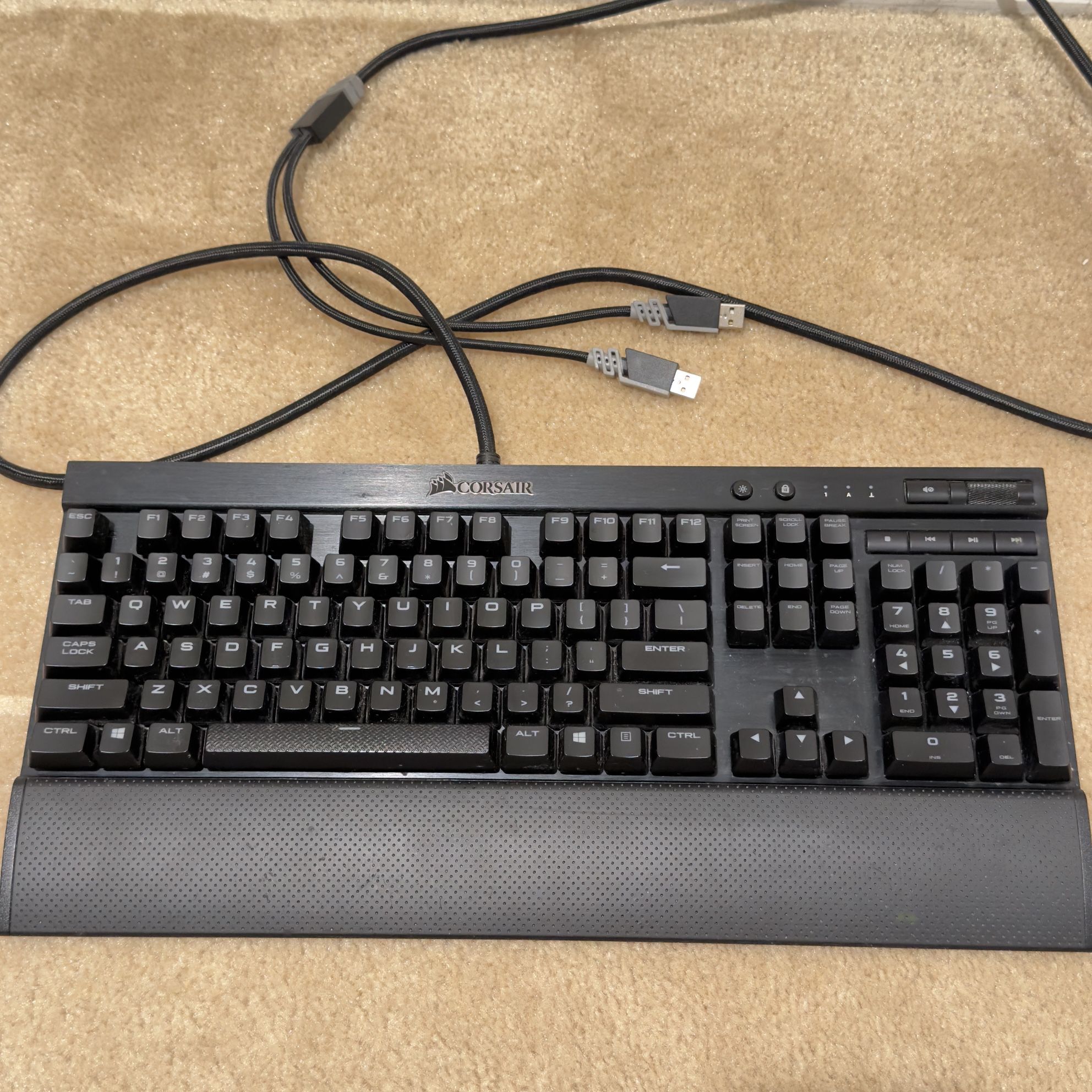 CORSAIR Gaming K70 RAPIDFIRE Keyboard - RGP0021 / CH-(contact info removed)-NA