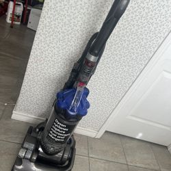 Like New of Dyson DC33 Grey Multifloor Bagless Upright Vacuum Cleaner