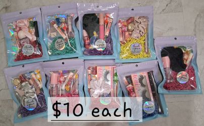 Im selling Makeup gift bags for $10 each! 🛍💄✨️
