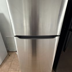 Frigidaire 30” Stainless Steel Refrigerator 