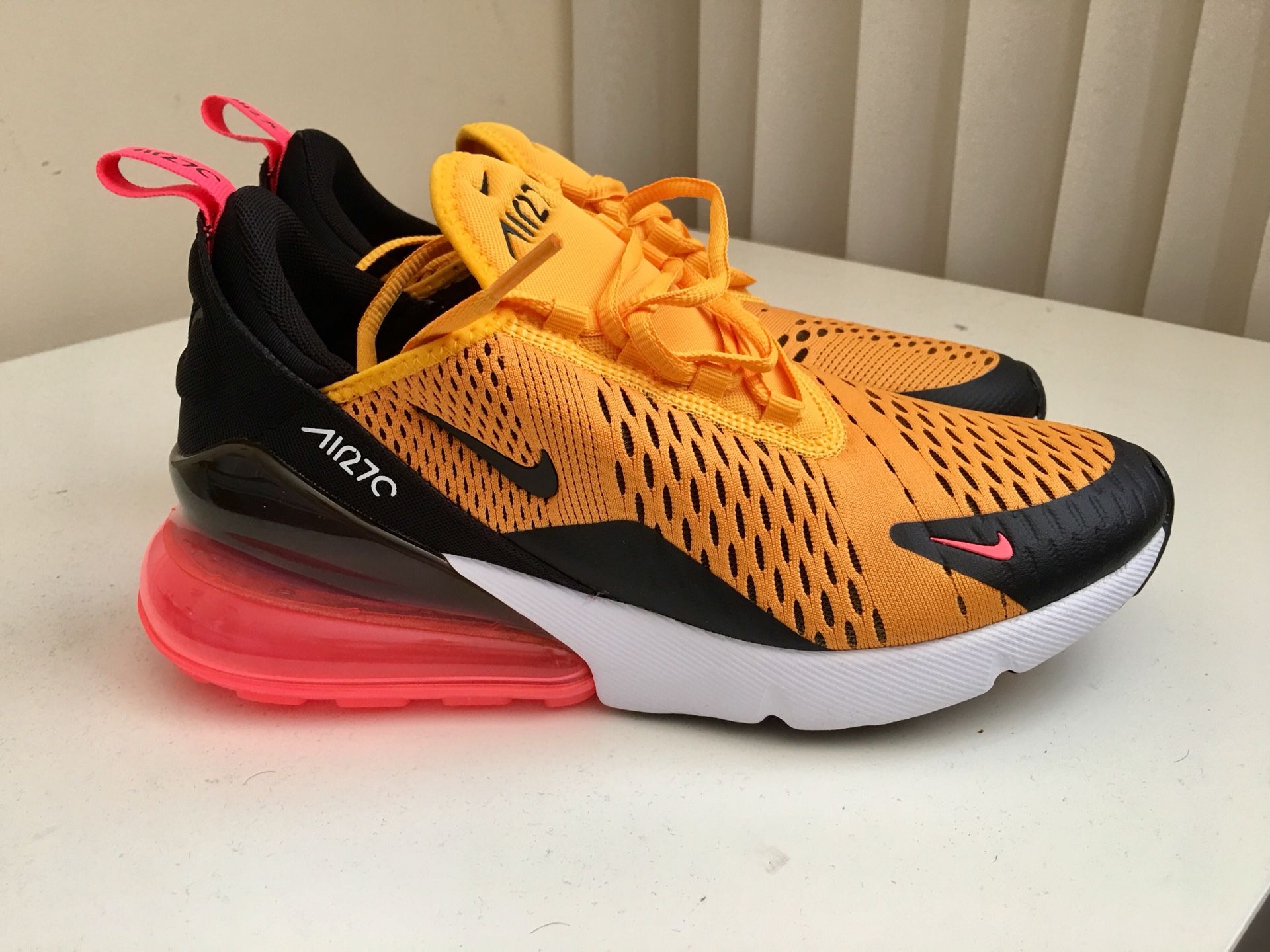 Air max 270 tiger black university gold top
