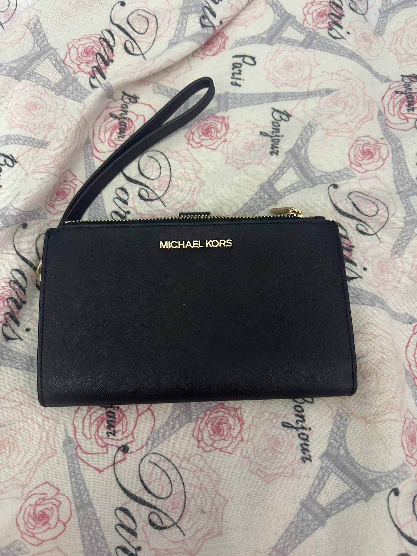 Michael Kors Wallet And Cell Phone Holder