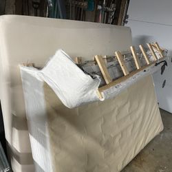 Queen Size Memory Foam Mattress N Box Spring 