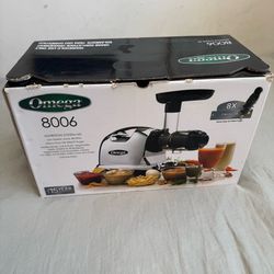 Omega 8006 Low Speed Juicer 80 RMP with 7 more years WARRANTY!! (Silver Lake)