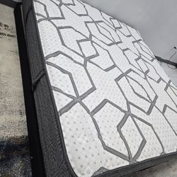 King Sizes Mattress And Box Spring 